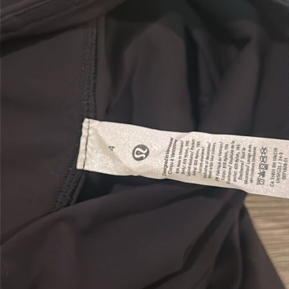 Lululemon Groove Super-High-Rise Flared Pant Nulu
Black size 4 NWT‎ - Picture 6 of 7